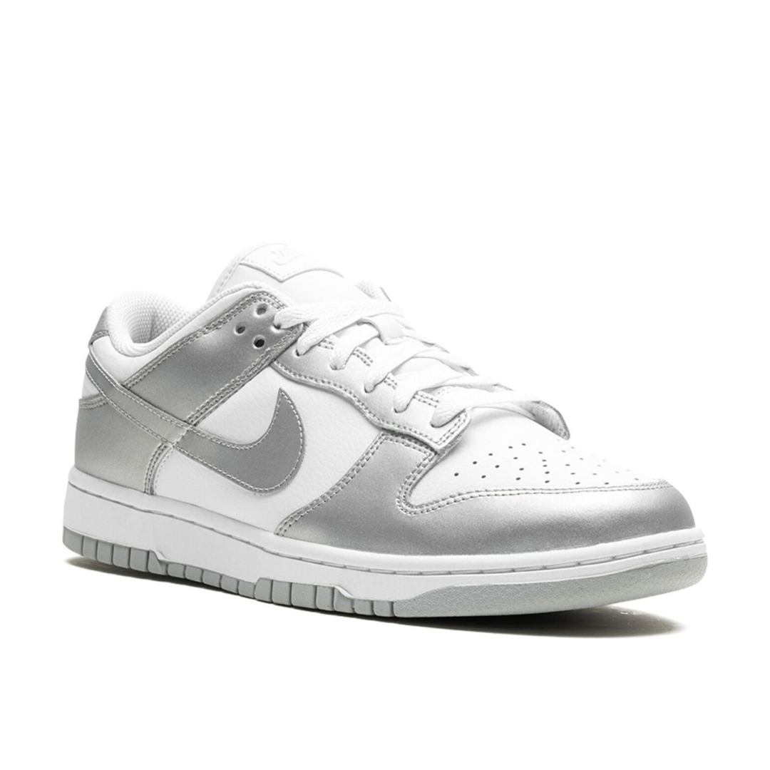 Dunk Low « Argent métallique »
