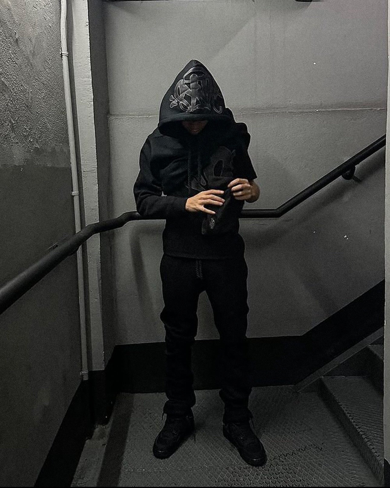 Syna Logo Black Tracksuit