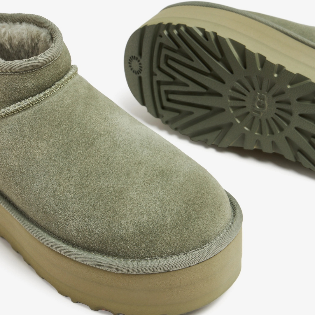 WMNS Classic Ultra Mini Platform boots