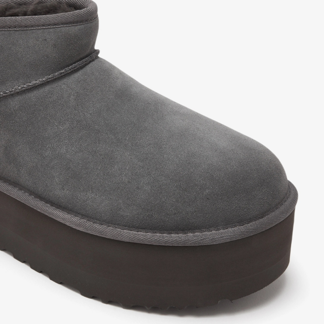 WMNS Classic Ultra Mini Platform Boots
